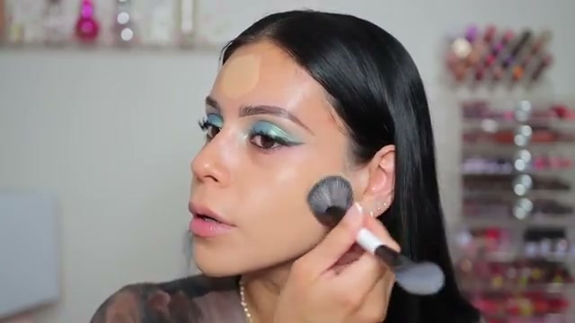 @juicyjas reviewing Catrice HD Liquid Coverage Foundation at 06:10 in a YouTube Shorts video