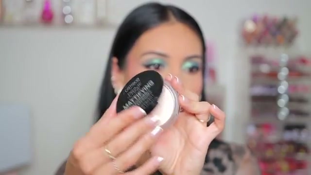 @juicyjas reviewing Catrice Prime & Fine Mattifying Powder at 10:43 in a YouTube Shorts video