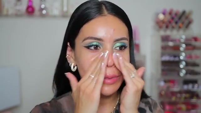 @juicyjas reviewing Catrice Soft Glam Foam Primer at 04:57 in a YouTube Shorts video