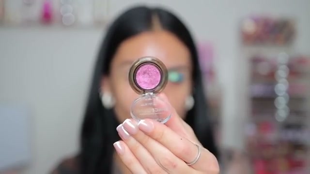 @juicyjas reviewing Catrice Space Glam Chrome Eyeshadow at 02:20 in a YouTube Shorts video