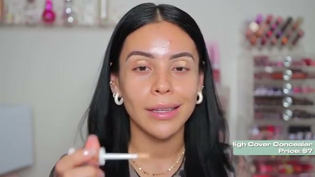 @juicyjas reviewing Catrice Space Glam Chrome Eyeshadow at 00:59 in a YouTube Shorts video