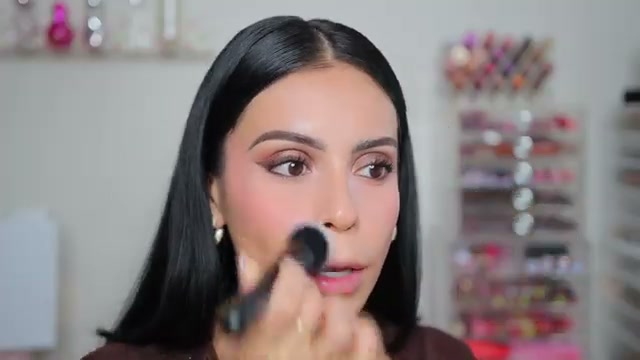 @juicyjas reviewing Essence All About Matt! Fixing Compact Powder at 08:41 in a YouTube Shorts video