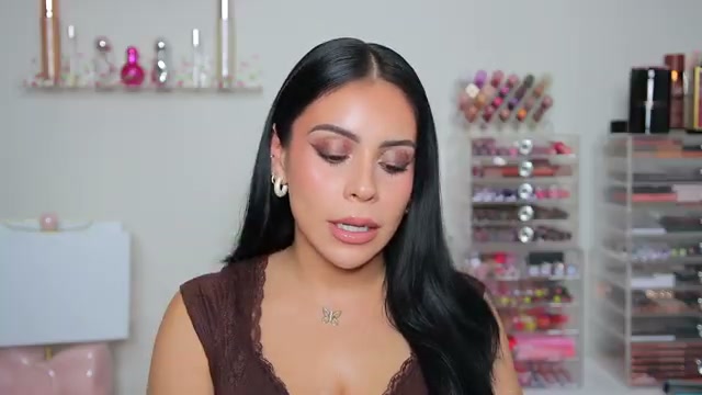 @juicyjas reviewing Essence Extreme Lasting Eye Pencil at 15:10 in a YouTube Shorts video