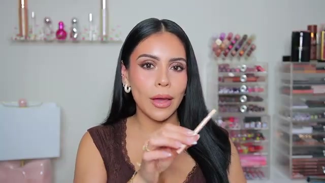 @juicyjas reviewing Essence I Love Extreme Crazy Volume Waterproof Mascara at 15:19 in a YouTube Shorts video