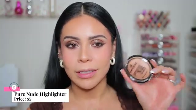 @juicyjas reviewing Essence Pure Nude Highlighter at 12:01 in a YouTube Shorts video