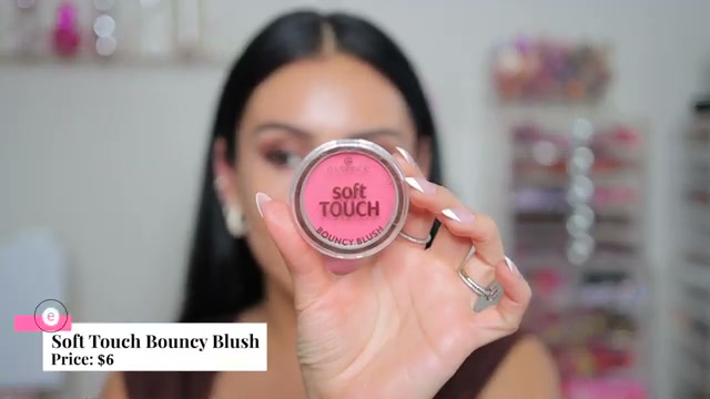 @juicyjas reviewing Essence Soft Touch Bouncy Blush at 07:01 in a YouTube Shorts video