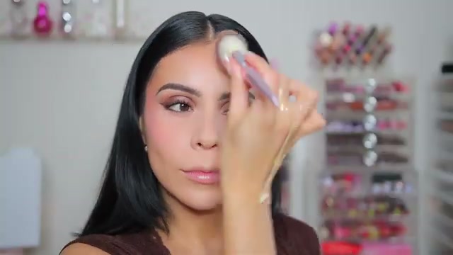@juicyjas reviewing Essence Soft Touch Bouncy Bronzer at 10:00 in a YouTube Shorts video