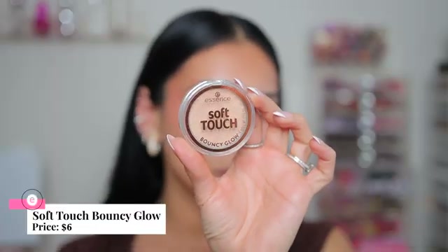 @juicyjas reviewing Essence Soft Touch Bouncy Highlighter at 11:28 in a YouTube Shorts video