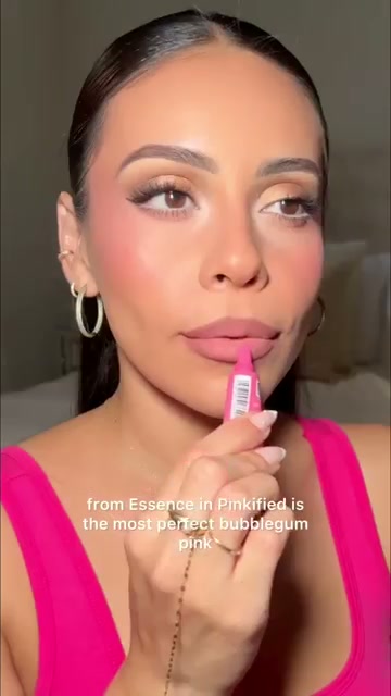 @juicyjas reviewing Essence Super Peptide Glossy Lip Treatment at 00:43 in a YouTube Shorts video