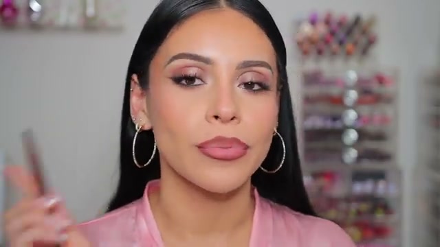 @juicyjas reviewing Hard Candy Insta Pout Lip Liner at 15:36 in a YouTube Shorts video