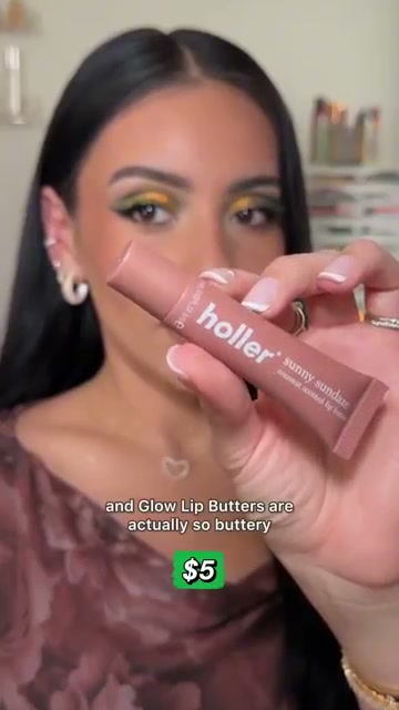 @juicyjas reviewing Holler and Glow Lip Butter at 01:49 in a YouTube Shorts video