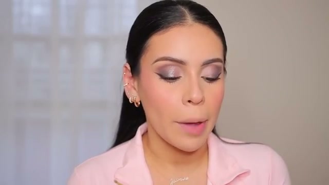 @juicyjas reviewing Hourglass Ambient Lighting Blush at 27:40 in a YouTube Shorts video