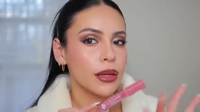 @juicyjas reviewing IONI Cosmetics Lip Plumper Gloss at 14:48 in a YouTube Shorts video