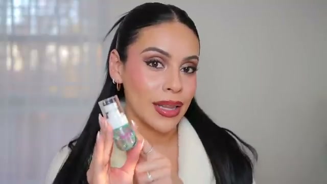 @juicyjas reviewing IONI Cosmetics Optimus Glow Ocean Dew Mist at 19:21 in a YouTube Shorts video