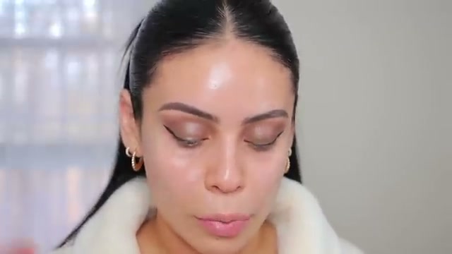 @juicyjas reviewing L.A. Colors Auto Eyeliner at 06:07 in a YouTube Shorts video