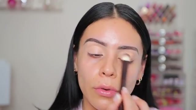 @juicyjas reviewing L.A. Colors Eyeshadow Palette at 03:11 in a YouTube Shorts video