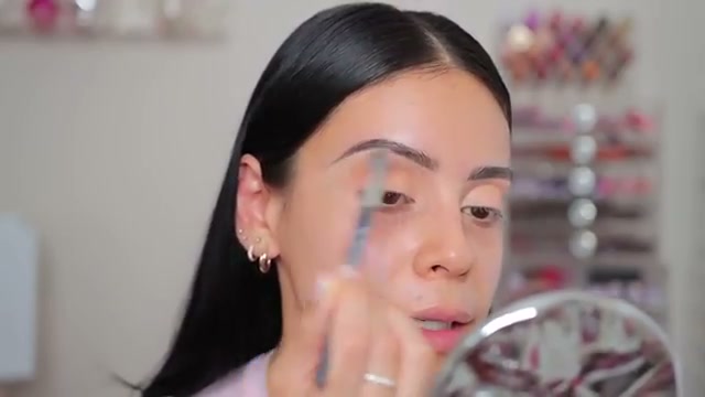 @juicyjas reviewing L.A. Colors Eyeshadow Palette at 03:45 in a YouTube Shorts video