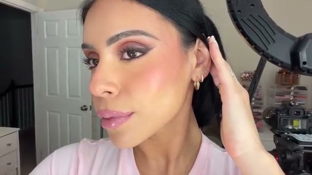 @juicyjas reviewing L.A. Colors Mineral Pressed Powder at 21:37 in a YouTube Shorts video