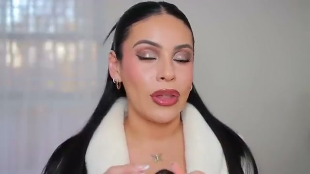 @juicyjas reviewing L.A. Colors Pressed Finishing Powder at 19:05 in a YouTube Shorts video
