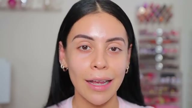@juicyjas reviewing L.A. Girl Arch Envy Brow Pencil at 01:14 in a YouTube Shorts video