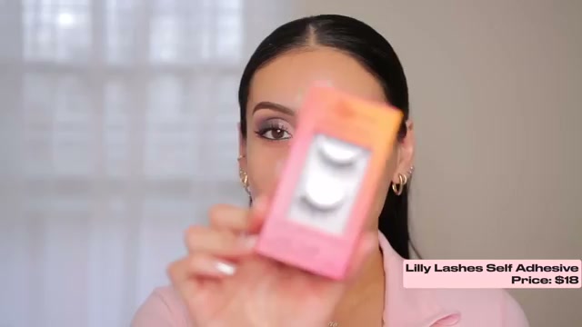 @juicyjas reviewing Lilly Lashes Self-Adhesive Lashes at 11:58 in a YouTube Shorts video