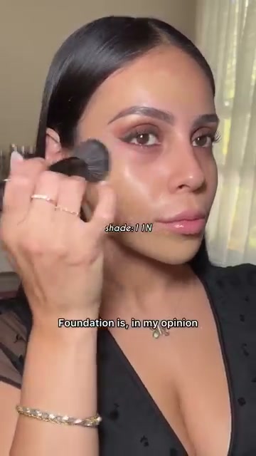 @juicyjas reviewing MAKEUP BY MARIO Surreal Skin Natural Finish Foundation at 00:34 in a YouTube Shorts video