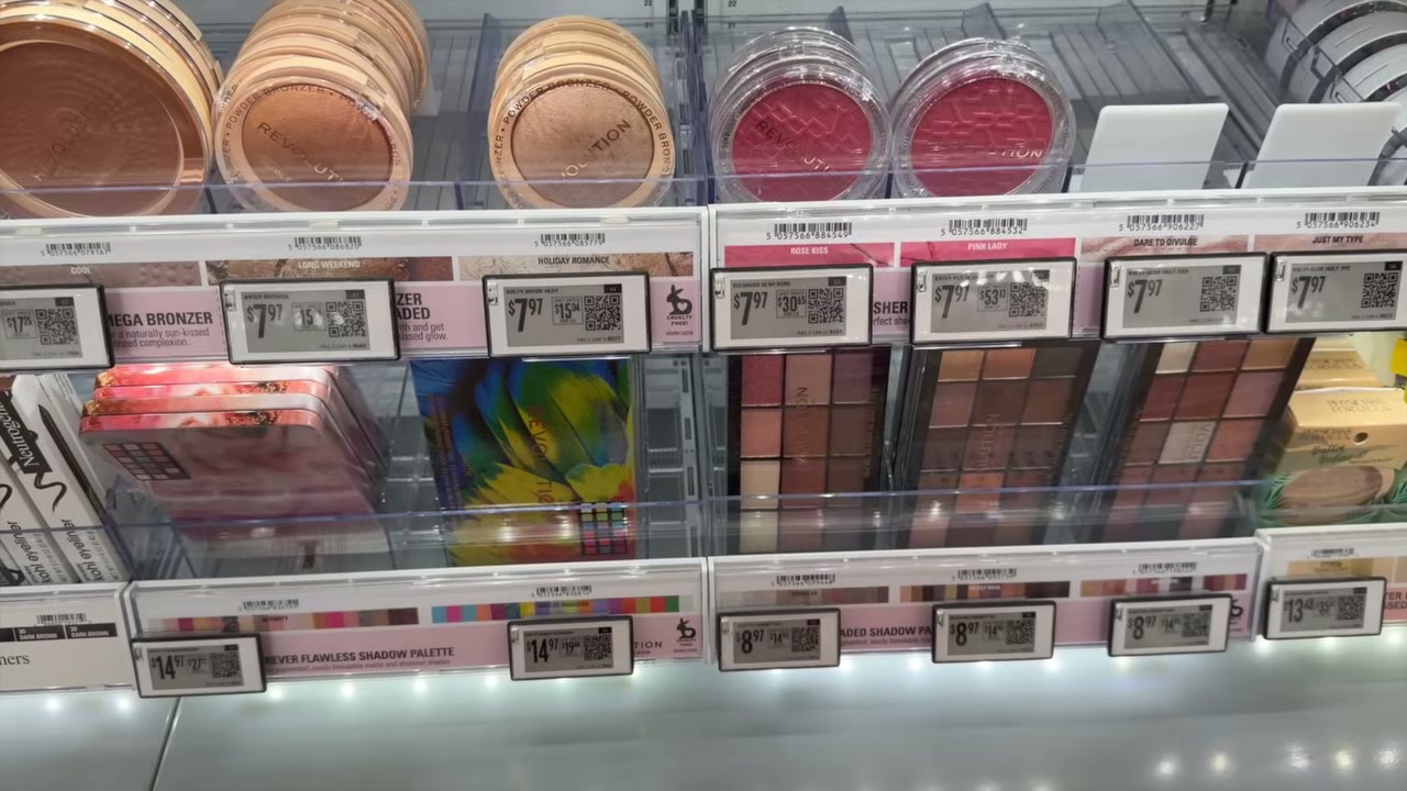 @juicyjas reviewing Makeup Revolution The Master Icon Palette at 05:43 in a YouTube Shorts video