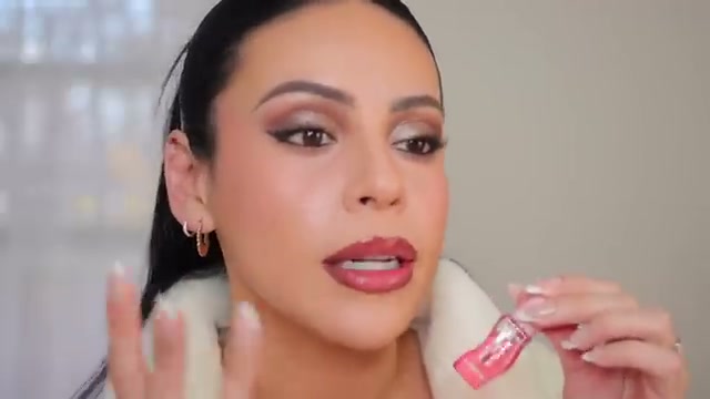 @juicyjas reviewing Marie Claire Tinted Lip Oil at 15:10 in a YouTube Shorts video