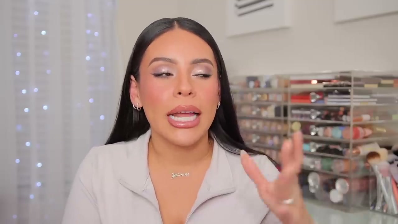 @juicyjas reviewing Mix:bar Vanilla Bourbon Perfume at 09:38 in a YouTube Shorts video