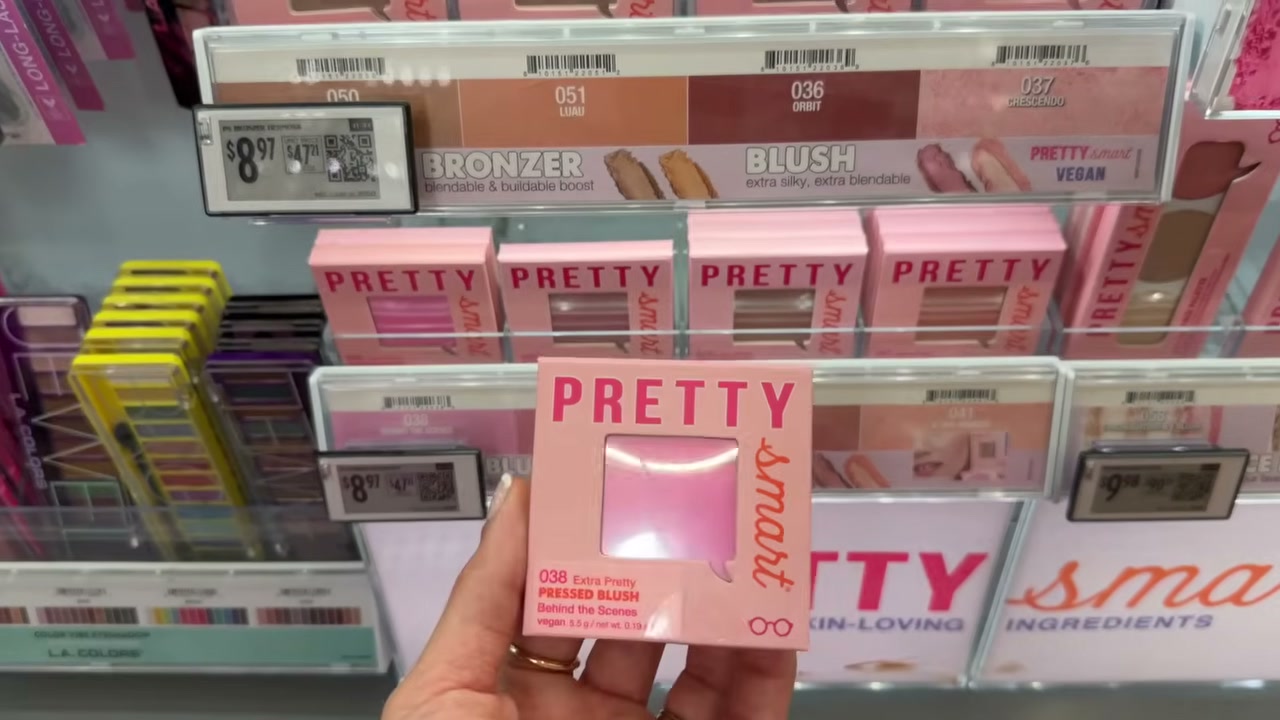 @juicyjas reviewing Pretty Smart Extra Pretty Pressed Blush at 14:32 in a YouTube Shorts video
