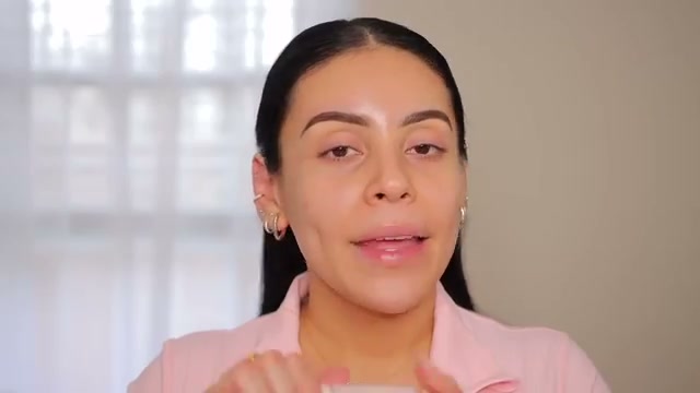 @juicyjas reviewing Rare Beauty Weightless Eyeshadow Primer at 04:08 in a YouTube Shorts video