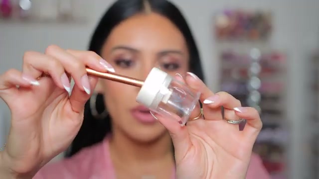 @juicyjas reviewing Ravie Beauty Lip Pencil Sharpener at 05:11 in a YouTube Shorts video
