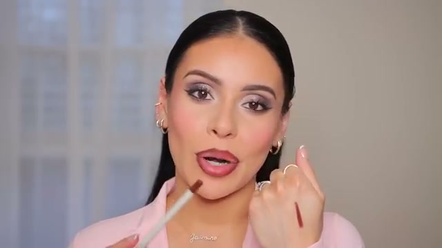 Soft Definition Longwear Lip Liner