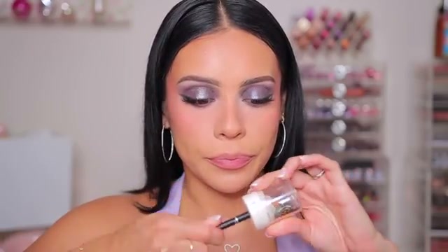 @juicyjas reviewing Rimmel London Lip Liner at 11:16 in a YouTube Shorts video