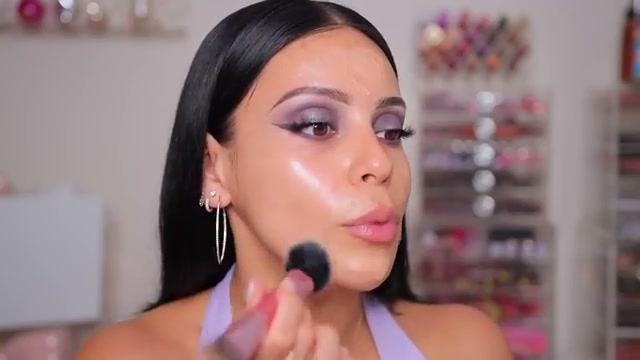@juicyjas reviewing Rimmel London Multitasker at 06:09 in a YouTube Shorts video