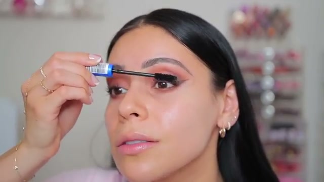 @juicyjas reviewing Rimmel 100% Waterproof Mascara at 06:47 in a YouTube Shorts video