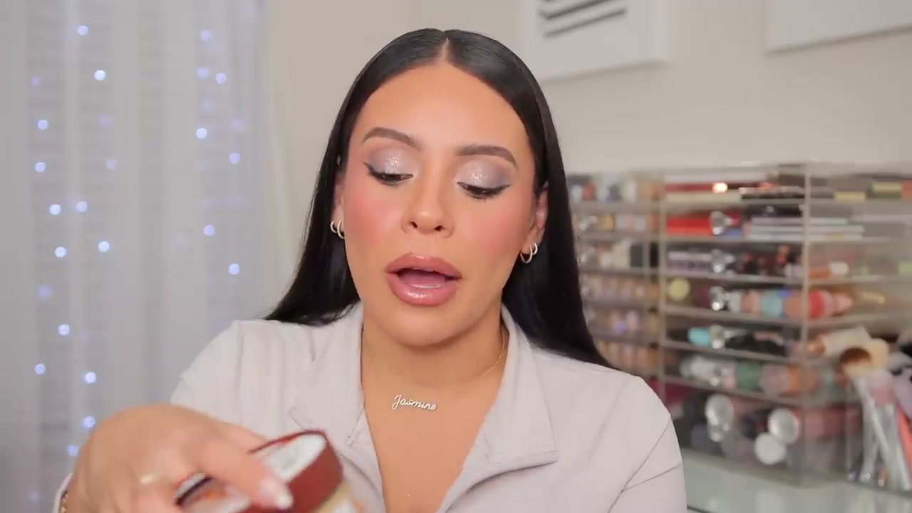 @juicyjas reviewing Tree Hut Pumpkin Pop Body Scrub at 03:36 in a YouTube Shorts video