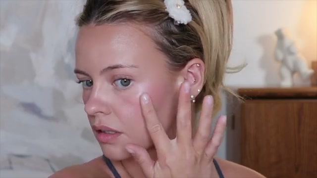@juliaadamsmua reviewing Essence Face & Body Glow Balm at 10:05 in a YouTube Shorts video