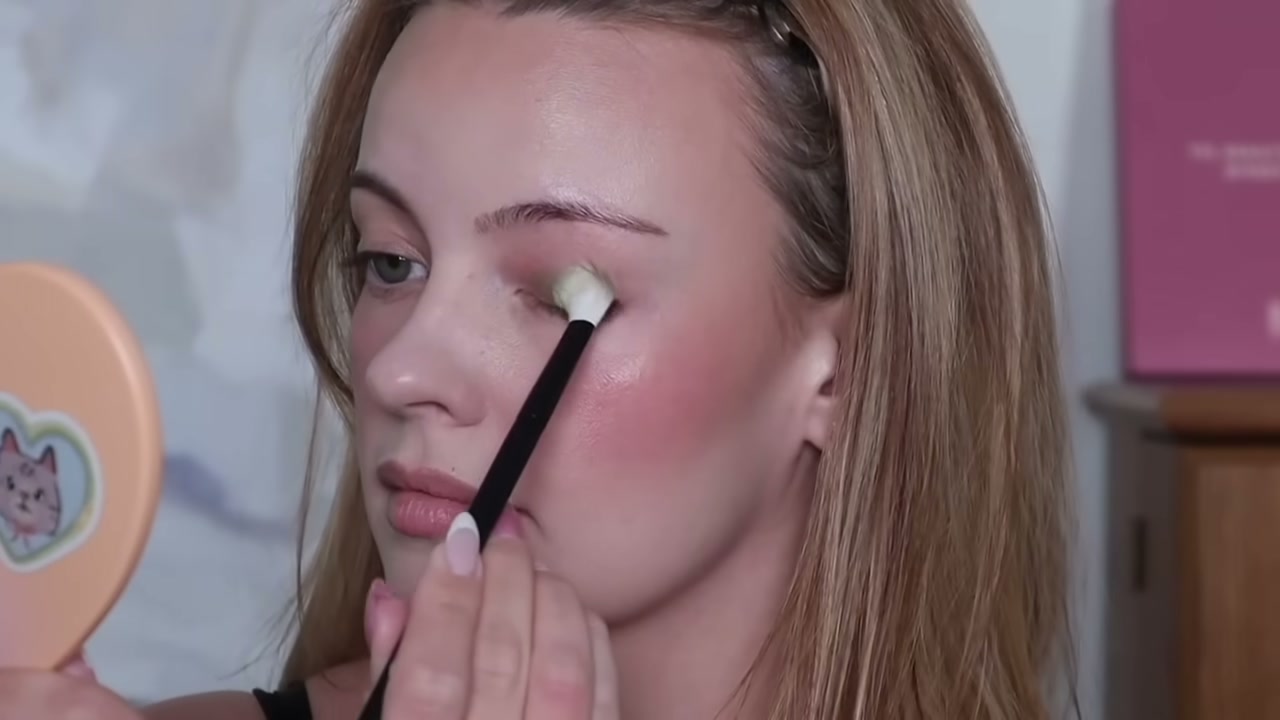 @juliaadamsmua reviewing Marc Jacobs Beauty Born Star Eyeshadow at 25:59 in a YouTube Shorts video