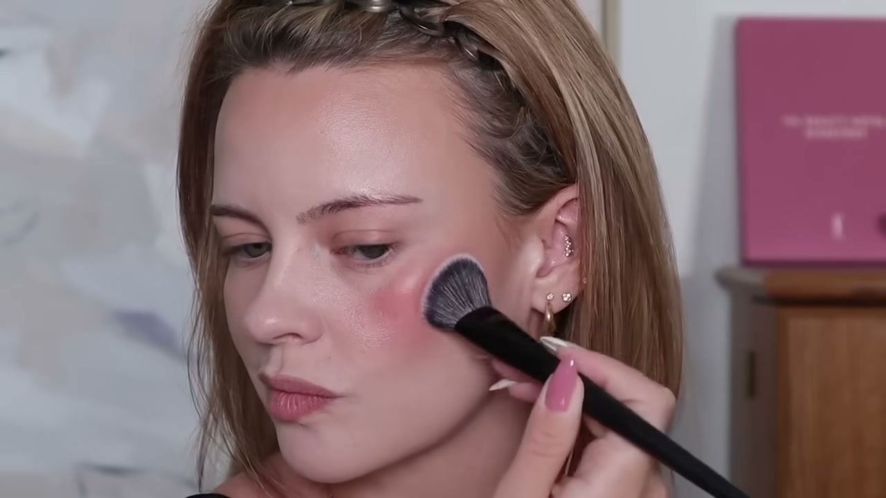 @juliaadamsmua reviewing Physicians Formula Bronze Booster Sun Tint Cheek & Lip Stain at 17:54 in a YouTube Shorts video