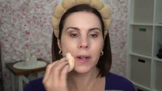 @juliedawnbeauty reviewing Essence Silky Blur Hydrating Long Wear Concealer at 05:05 in a YouTube Shorts video