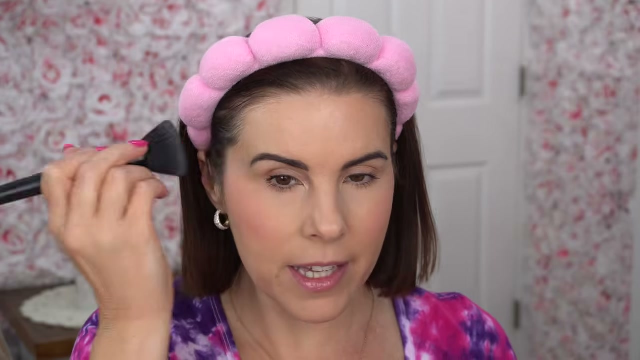 @juliedawnbeauty reviewing L.A. Colors Pressed Setting Powder at 03:52 in a YouTube Shorts video