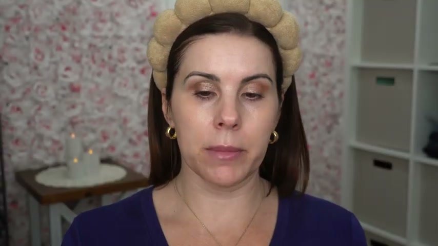 @juliedawnbeauty reviewing L'Oreal Paris True Match Nude Hyaluronic Tinted Serum at 04:24 in a YouTube Shorts video