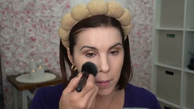 @juliedawnbeauty reviewing L'Oreal Paris True Match Super Blendable Powder at 05:29 in a YouTube Shorts video