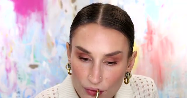 Signature Lip Sheer Lip Liner