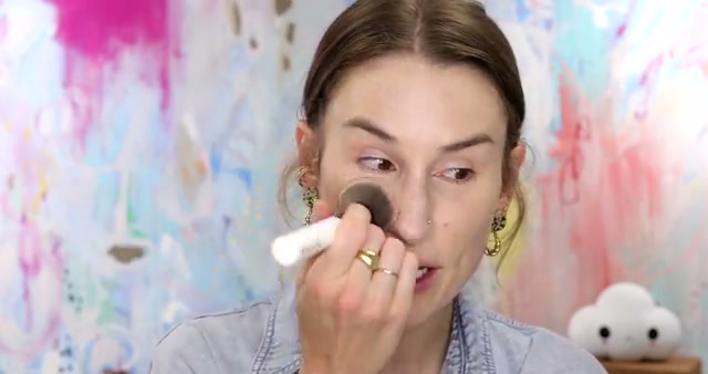@kackie reviewing SOSHE Beauty Blurring Pillow Bronzer at 10:37 in a YouTube Shorts video