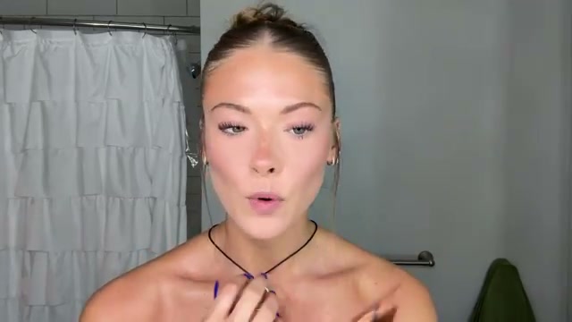 @kayla.ryan1 reviewing Charlotte Tilbury Charlotte Tilbury Hollywood Beauty Light Wand at 02:59 in a YouTube Shorts video