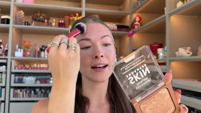 kayla.ryan1 mentioning CoverGirl True Blend Baked Luminous Bronzer at 07:00 in their YouTube video