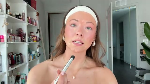 @kayla.ryan1 reviewing Haus Labs Cruelty-Free Concealer Brush at 05:35 in a YouTube Shorts video