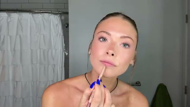 @kayla.ryan1 reviewing Jesu Jesu Honey Infused Lip Oil at 04:35 in a YouTube Shorts video
